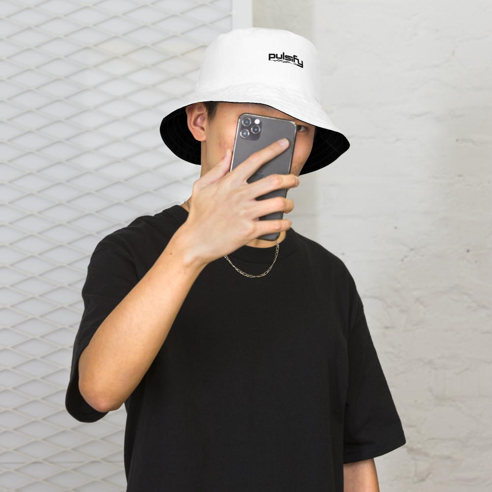 Reversible Black / White Bucket Hat